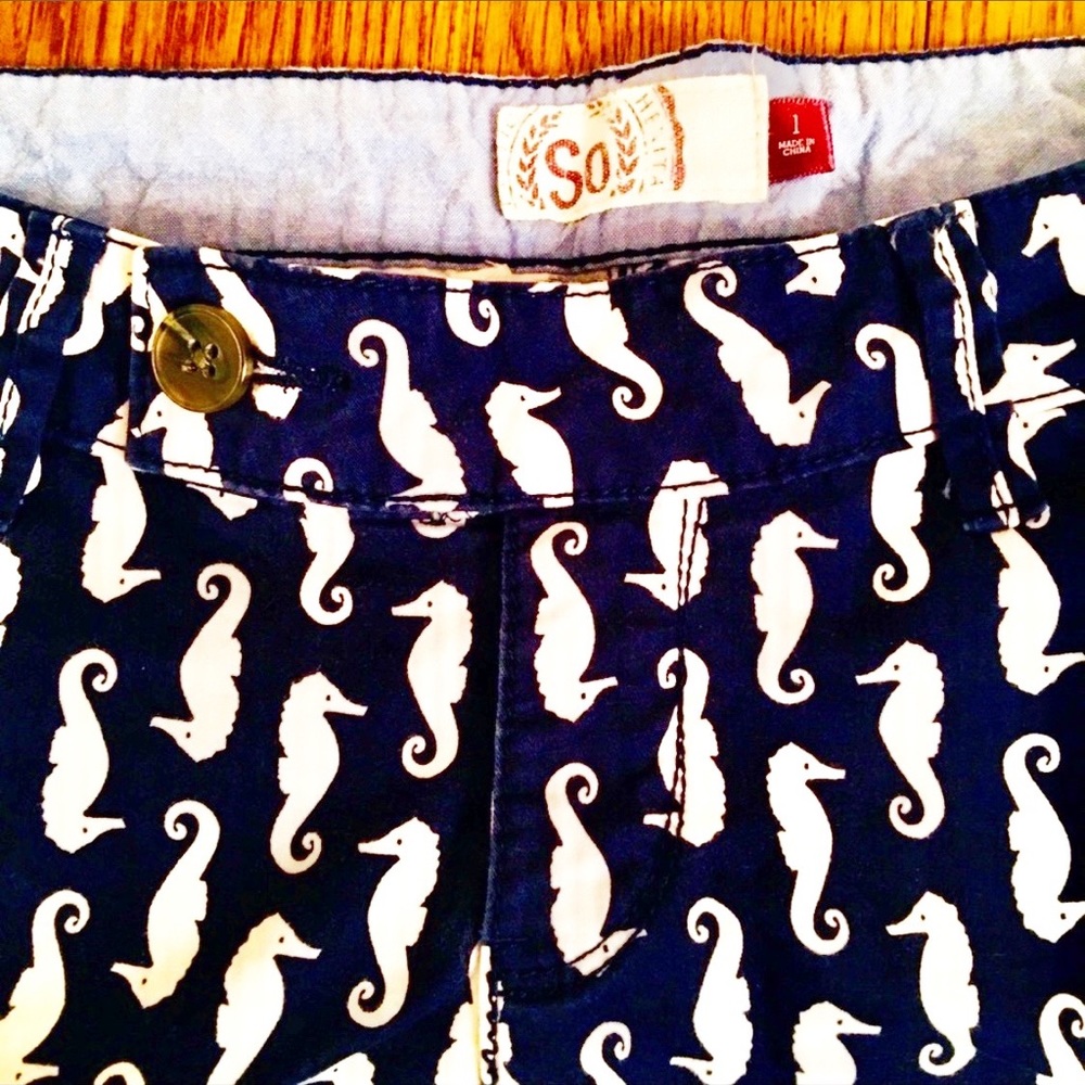 Seahorse Pattern Shorts in Navy & White EUC - Picture 2 of 6